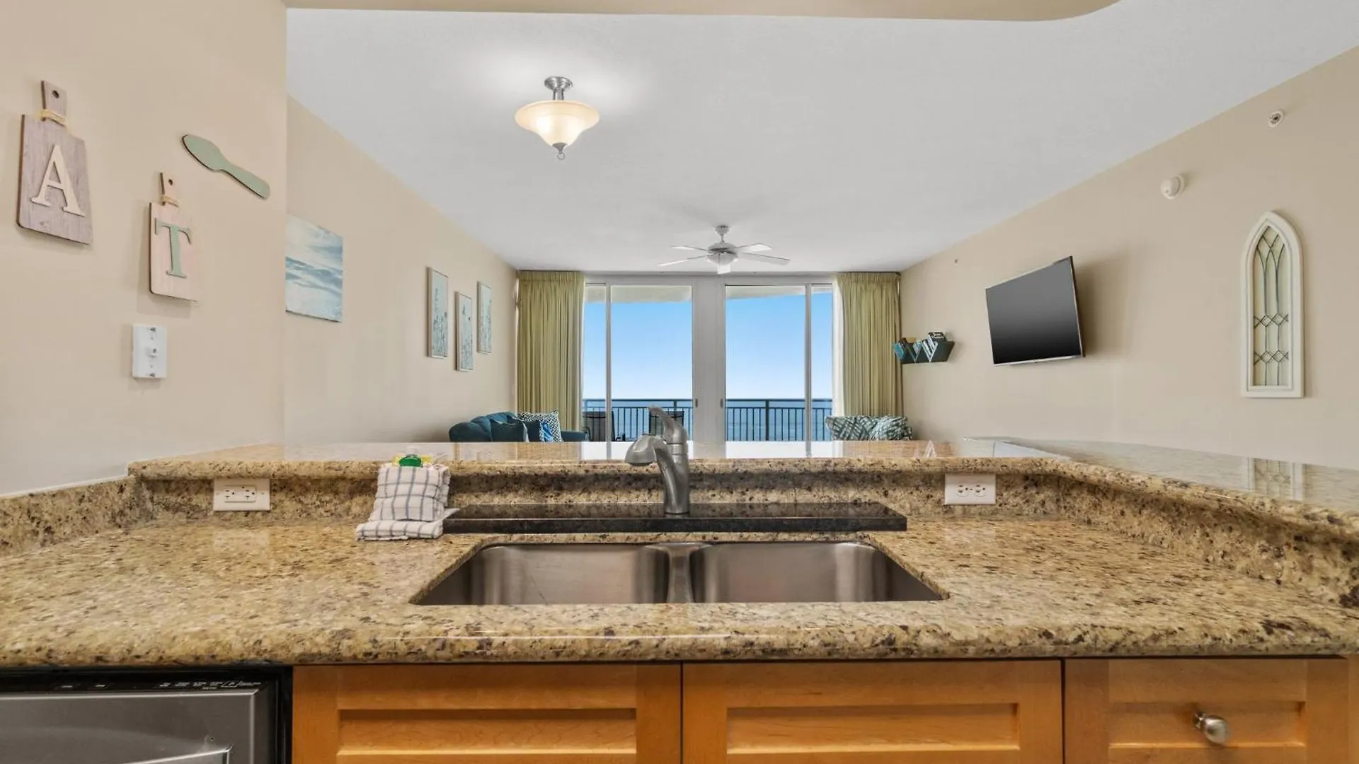 Holiday home Beautiful 5Th Floor Aqua Resort Unit With Direct Ocean Views, Sleeps 8! Panama City Beach United States